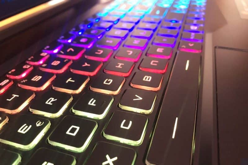 laptop 113 Procesadores Intel Core i5 y AMD Ryzen 5 en placas comparativas