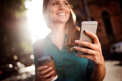 Top 5 teléfonos gama media que superan a la gama alta 2025 en Argentina