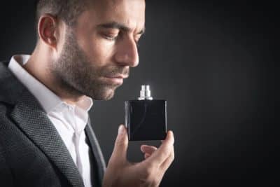 Dulzura con carácter: cómo elegir perfumes dulces para hombre sin perder presencia