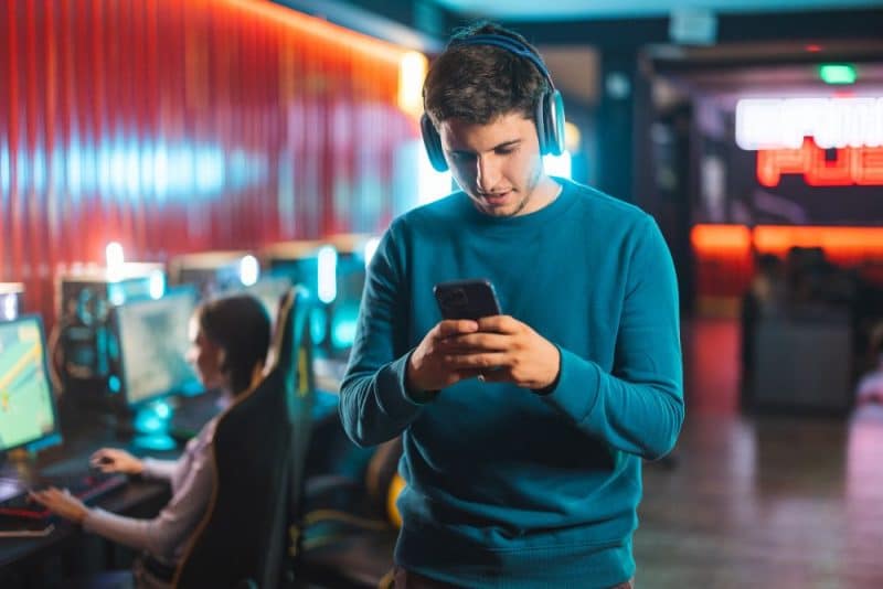 celular 35 1 Abogados y empresarios