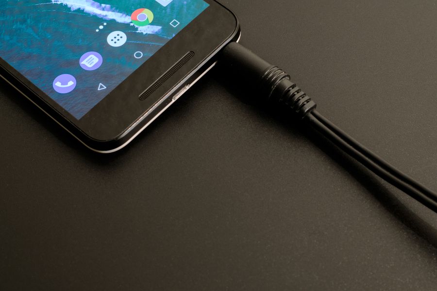 Cargador Samsung para smartphone moderno