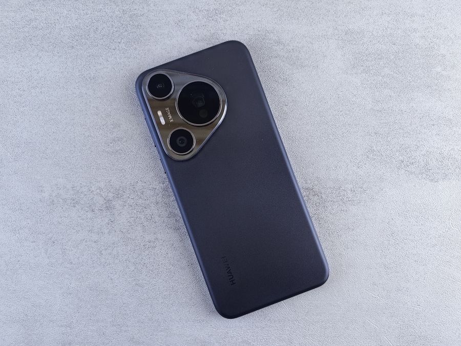 Smartphone Huawei con diseño de cámara moderno